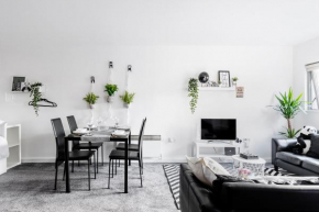 Air Host and Stay - Argyle Apartment sleeps 4 City Centre